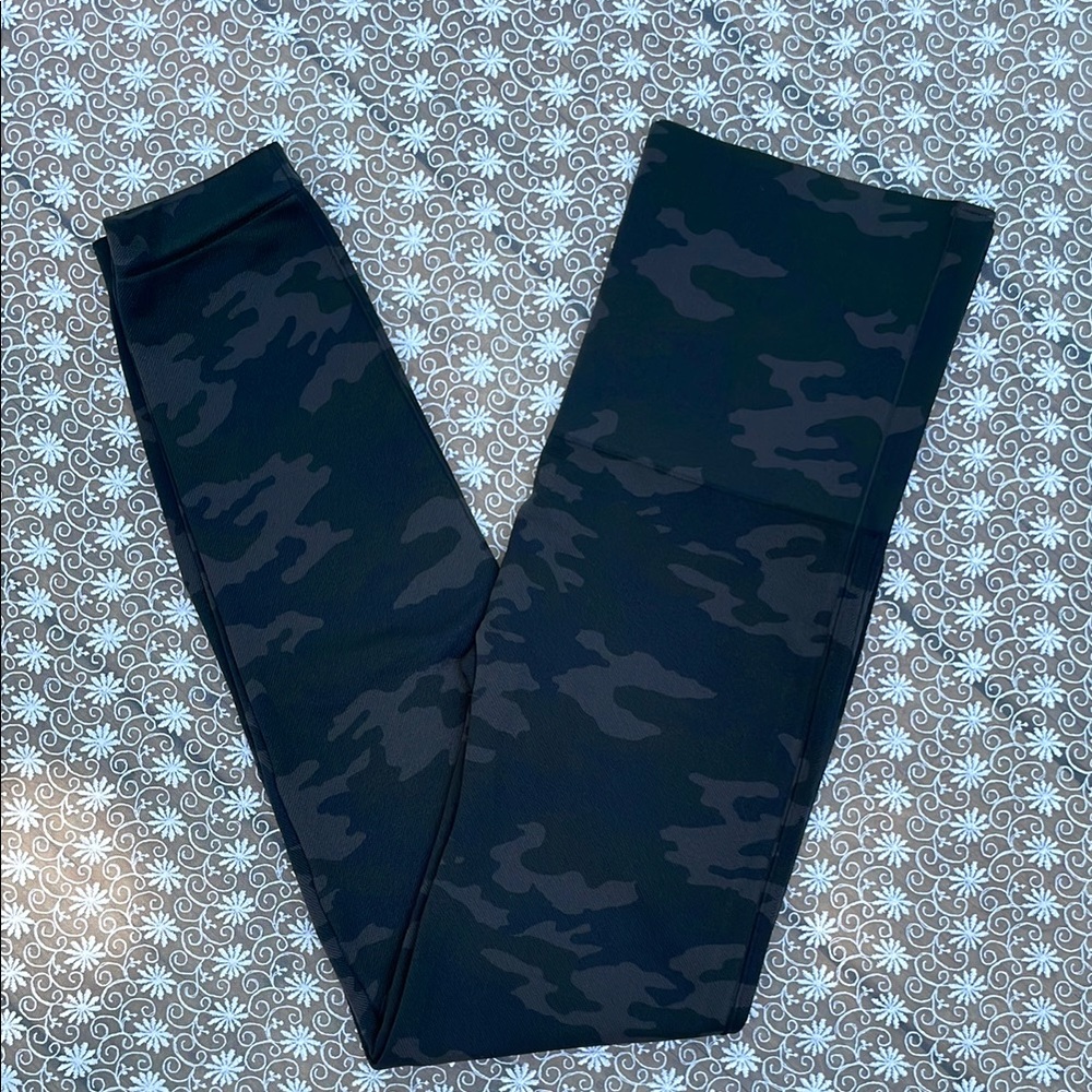 NWOT SPANX LOOK AT ME NOW SEAMLESS CAMO LEGGINGS Sz XL
